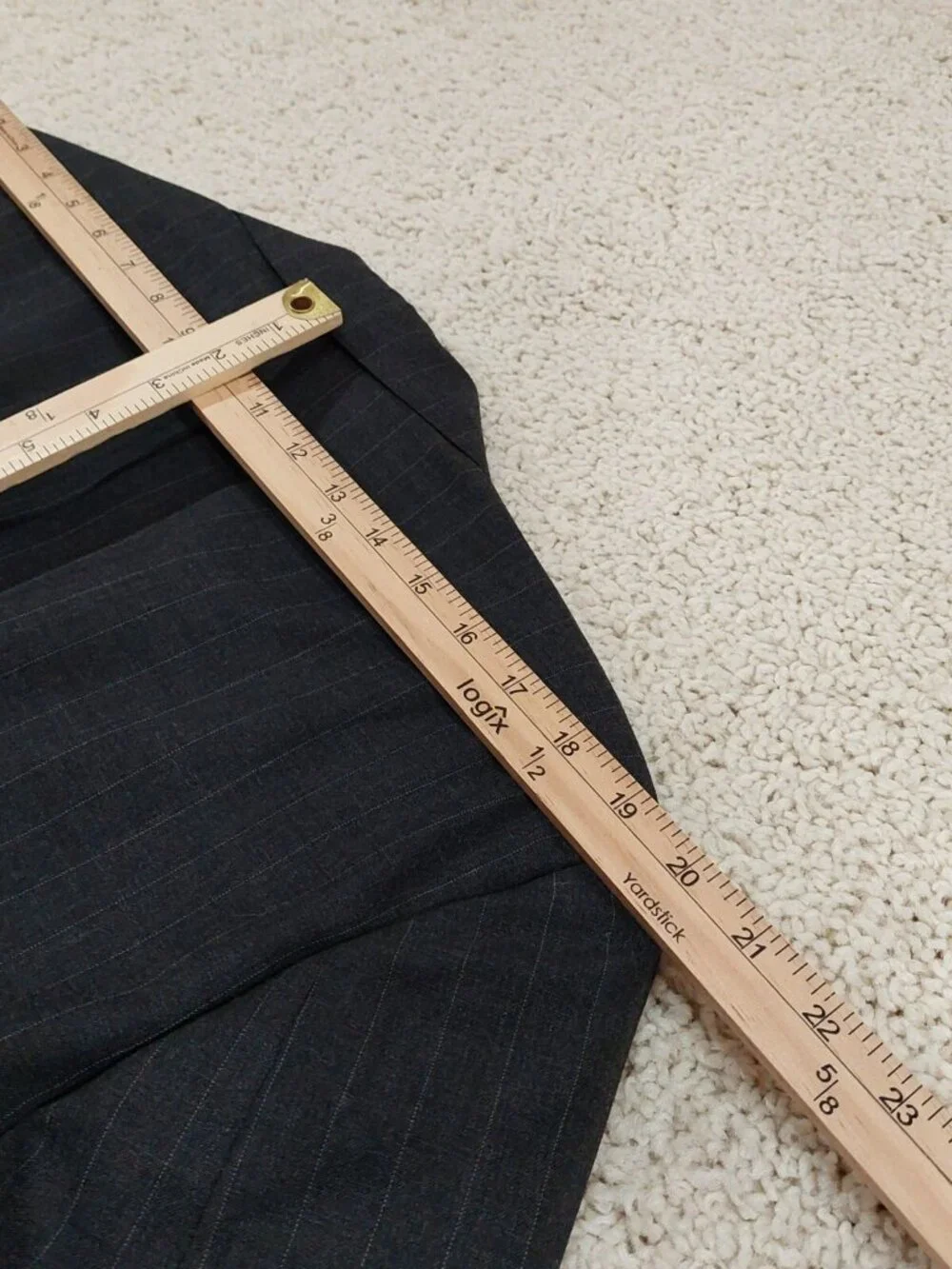 Brooks Brothers Grey Pinstriped Wool, 2 Piece Suit, Blazer 44L, Pants 38x30.5